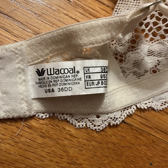 Wacoal white slightly padded bra- size 36DD- underwire - Picture 3 of 6